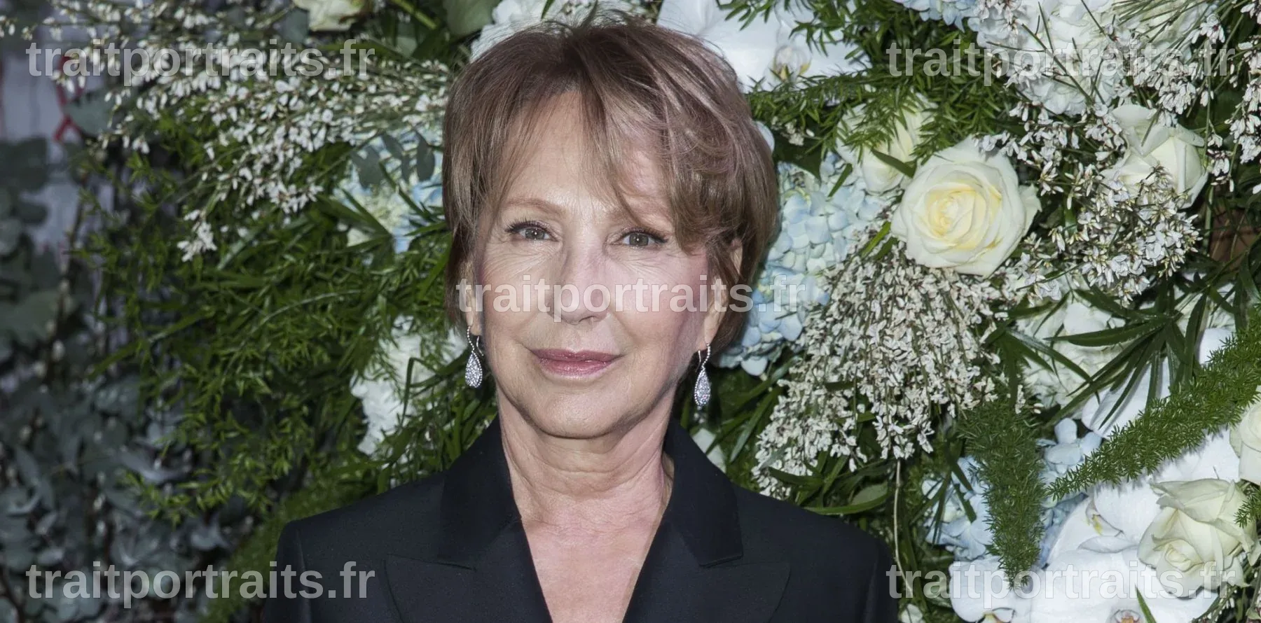 Hommage Ému à Nathalie Baye : Stars et Anonymes se Rassemblent pour ses Obsèques