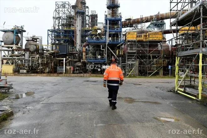Le patron de TotalEnergies défend la production de pétrole face aux étudiants en quête de solutions durables