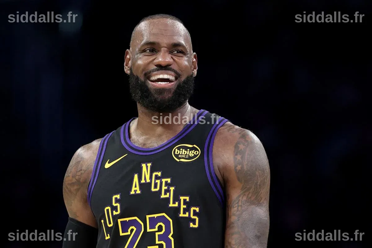 NBA : LeBron James brille à Houston, les Spurs en tête sans Wembanyama