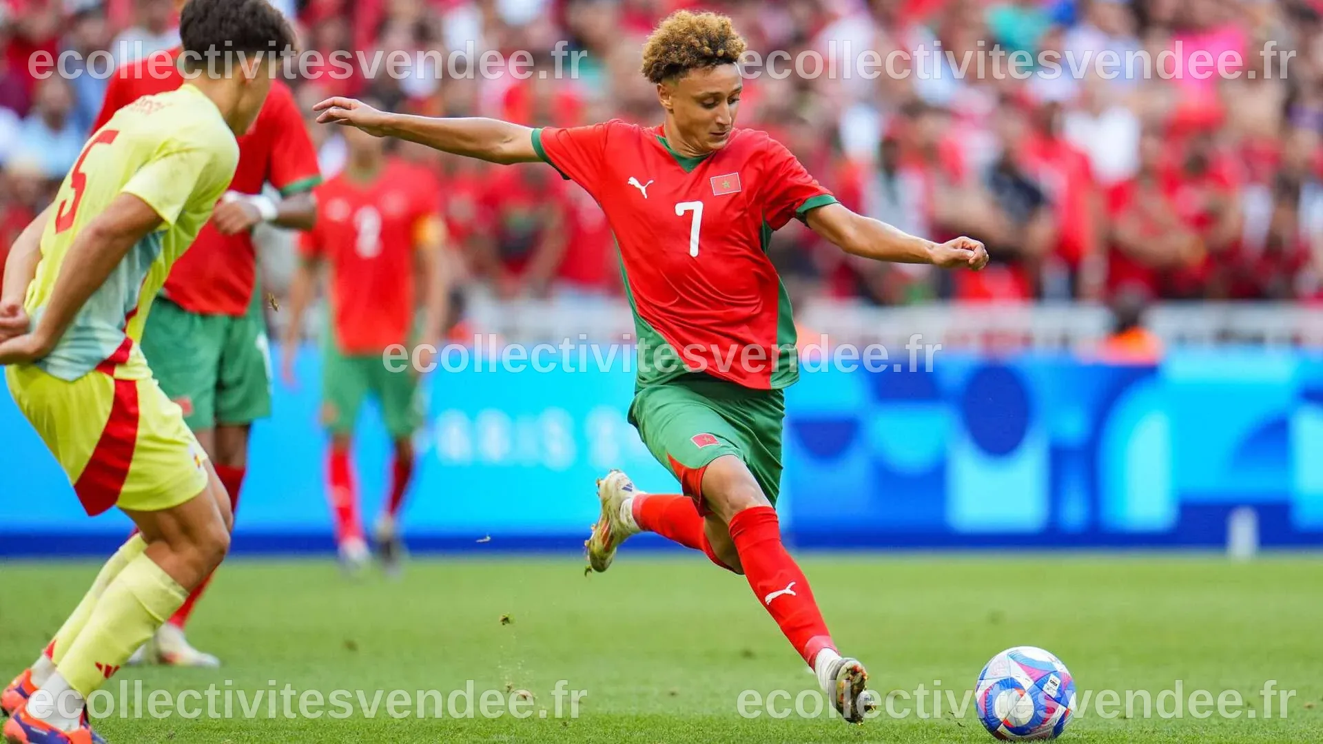Technisch stark und kreativ: Eliesse Ben Seghir im Porträt | Bayer04.de