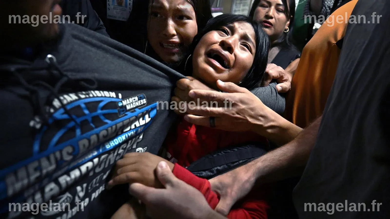 La photo d’une famille de migrants séparée par l’ICE remporte le World ...
