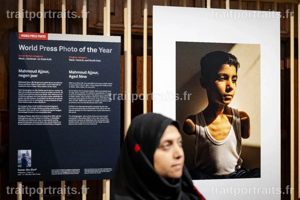 « Ce prix leur revient » : Carol Guzy, la photographe américaine, remporte le premier prix du World Press Photo avec son image d'une famille de migrants séparée par l'ICE