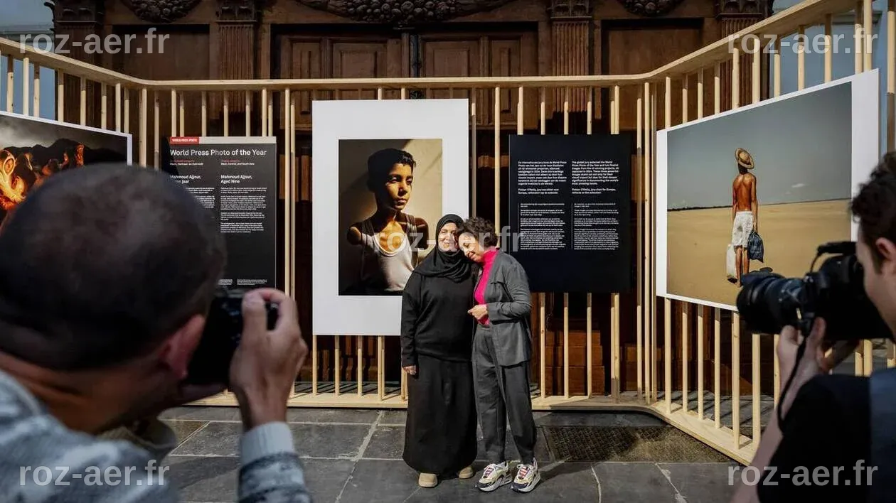 Carol Guzy, la photographe américaine, remporte le prestigieux World Press Photo pour son image poignante d'une famille de migrants séparée par l'ICE