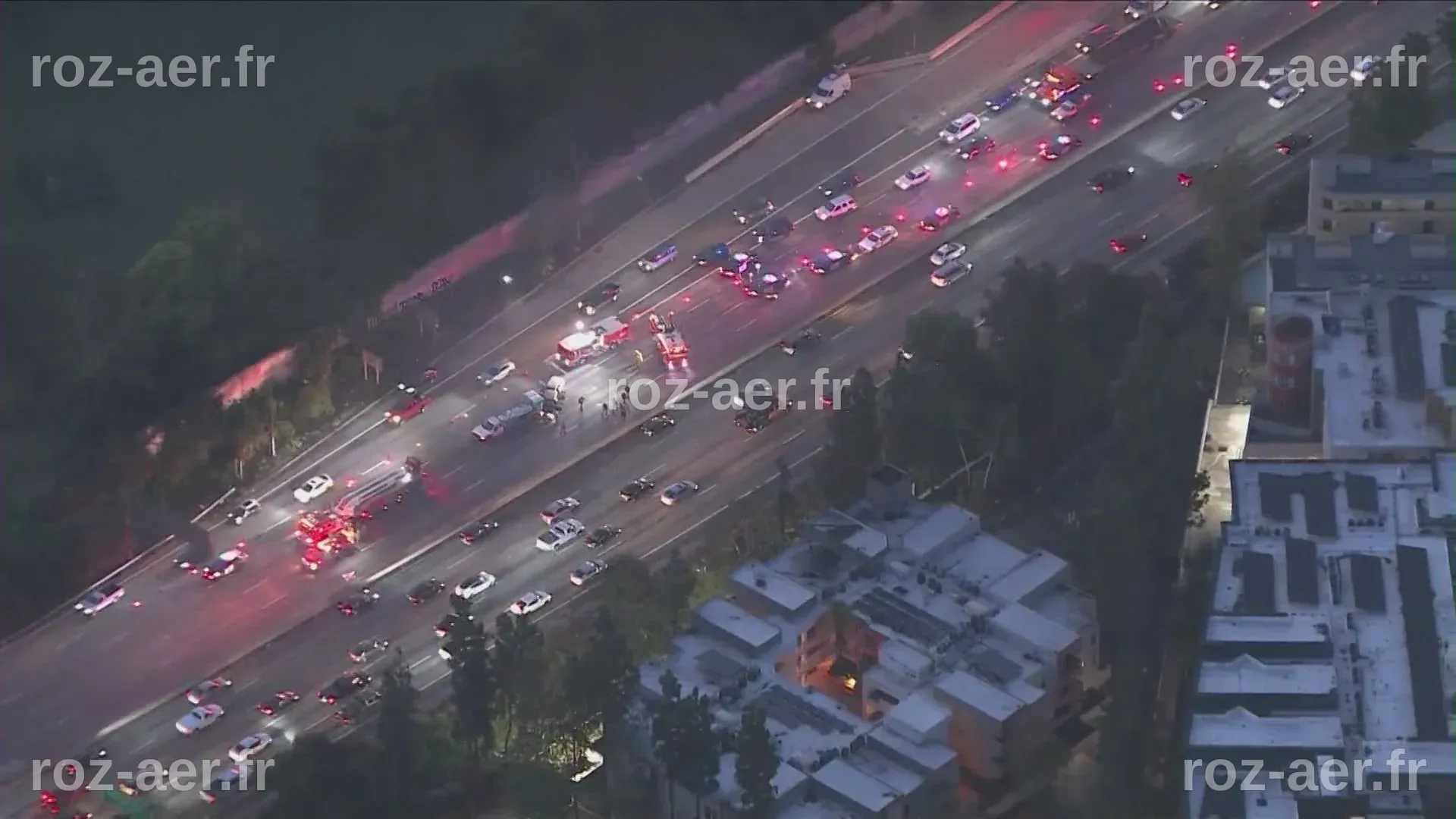 Multi-vehicle crash shuts down all but one lane on 101 Freeway in Los ...