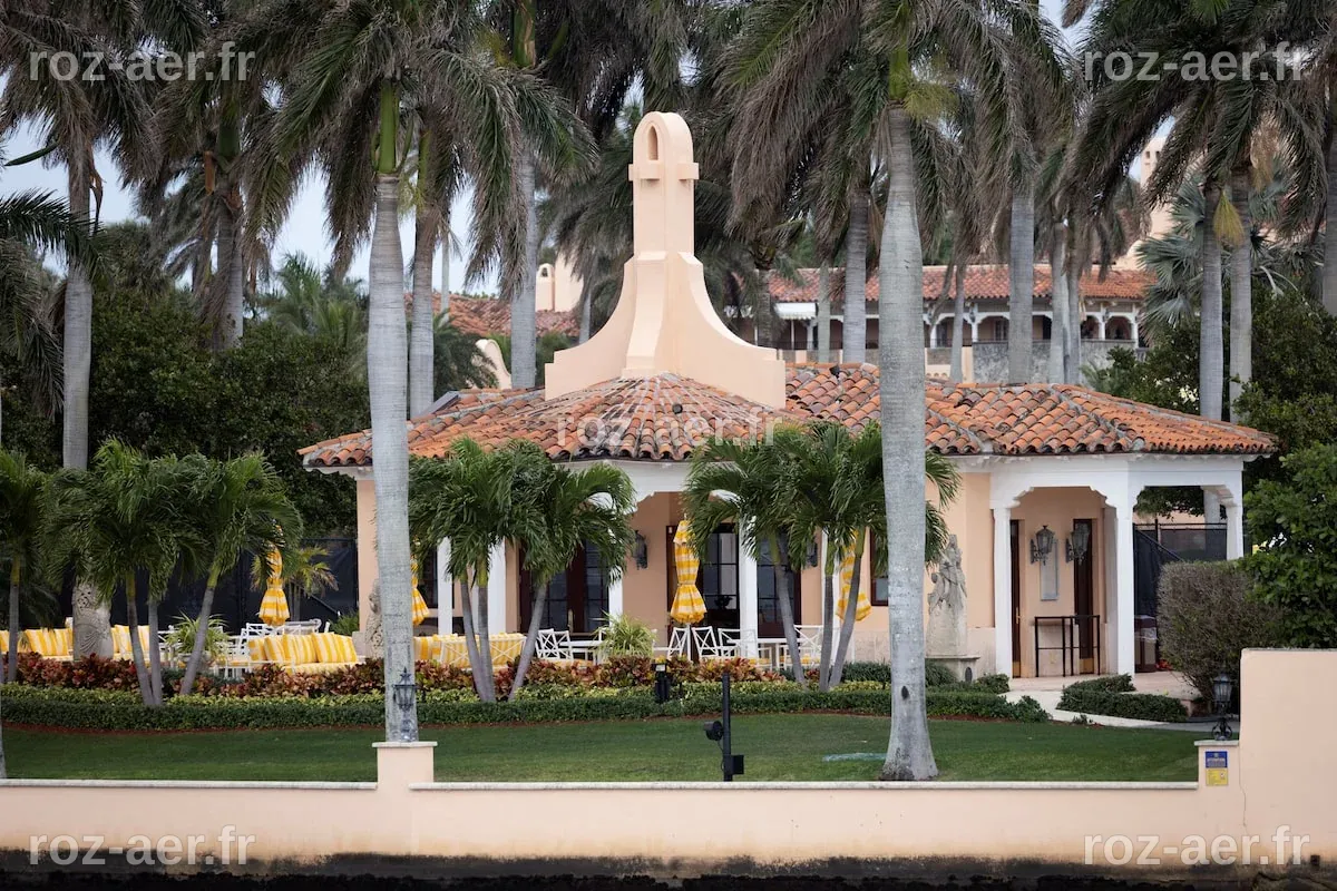 Trump reçoit les gagnants d'un concours crypto à Mar-a-Lago alors que sa monnaie stagne