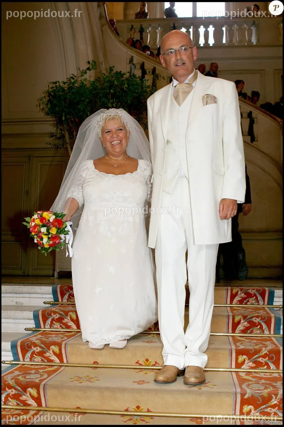 Mariage de Mimie Mathy et Benoist Gérard à la mairie de Neuilly