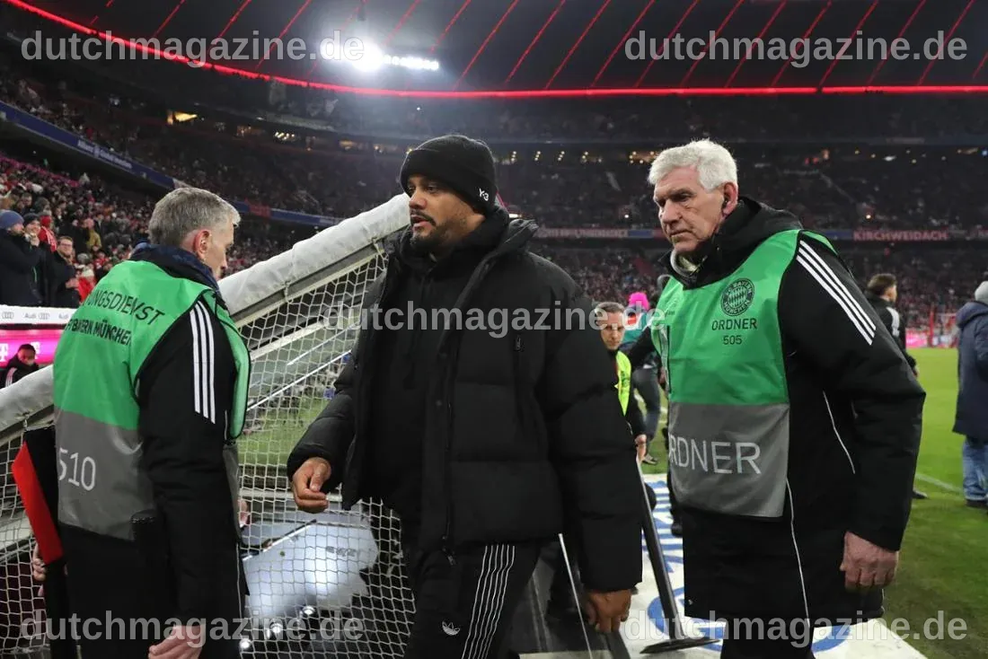 FC Bayern: Trainer Kompany spricht nach der katastrophalen Halbzeit in der Kabine