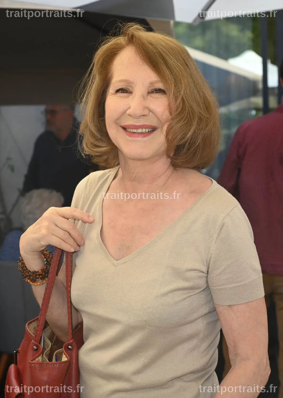 Nathalie Baye : Inhumation en toute intimité, Laura Smet entourée de son époux pour un dernier hommage
