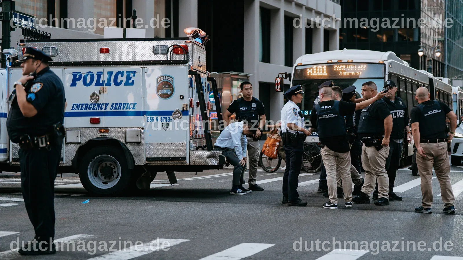 Chaos Overtakes a Midtown Block as the Work Day Comes to a Close - The ...