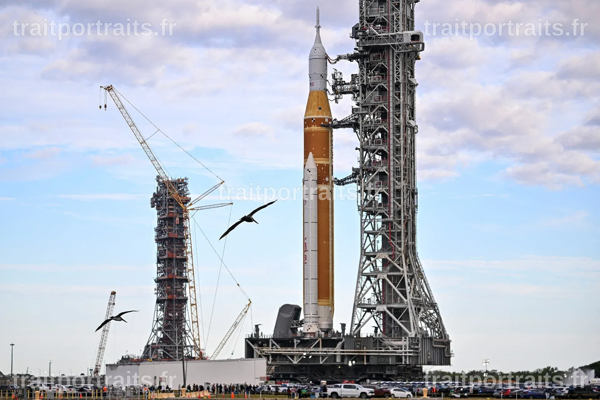 Le vaisseau Artemis II de la NASA rentre à son site de lancement après un voyage historique vers la Lune