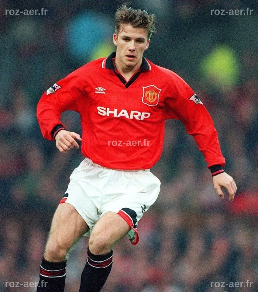 Very young Beckham! | David beckham, Manchester united, Beckham