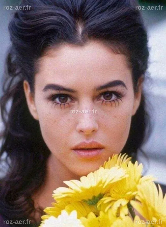 Beauty Icon of Italy: 40 Stunning Photos of Young Monica Bellucci in ...