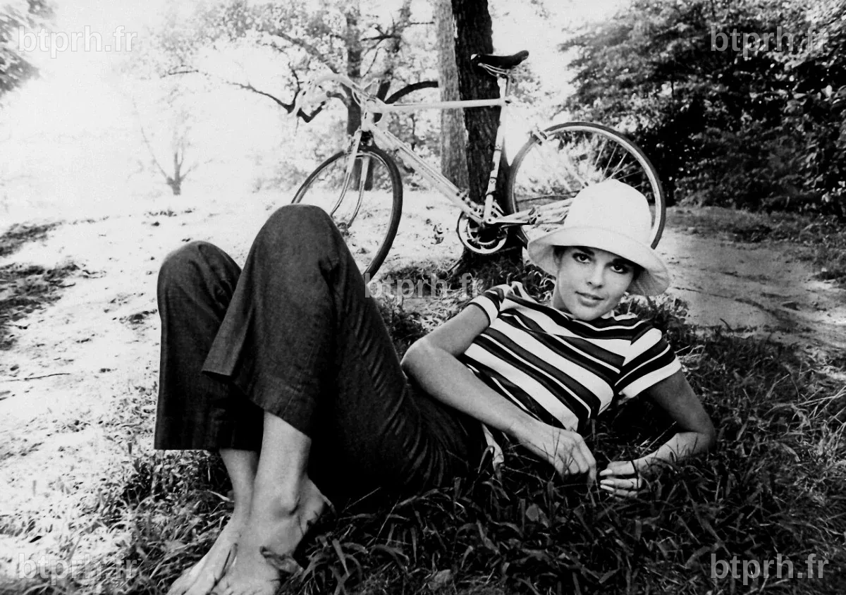 40 Amazing Photographs of a Young and Beautiful Ali MacGraw in the ...