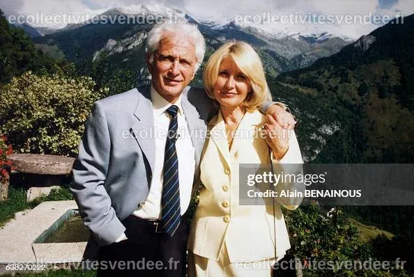 Marcel Amont avec son épouse Marlène dans les Pyrénées en France, le ...