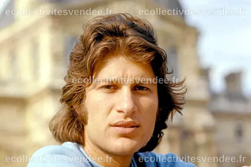 Quel âge a le fils de Mike Brant ? Découvrez son parcours et son héritage