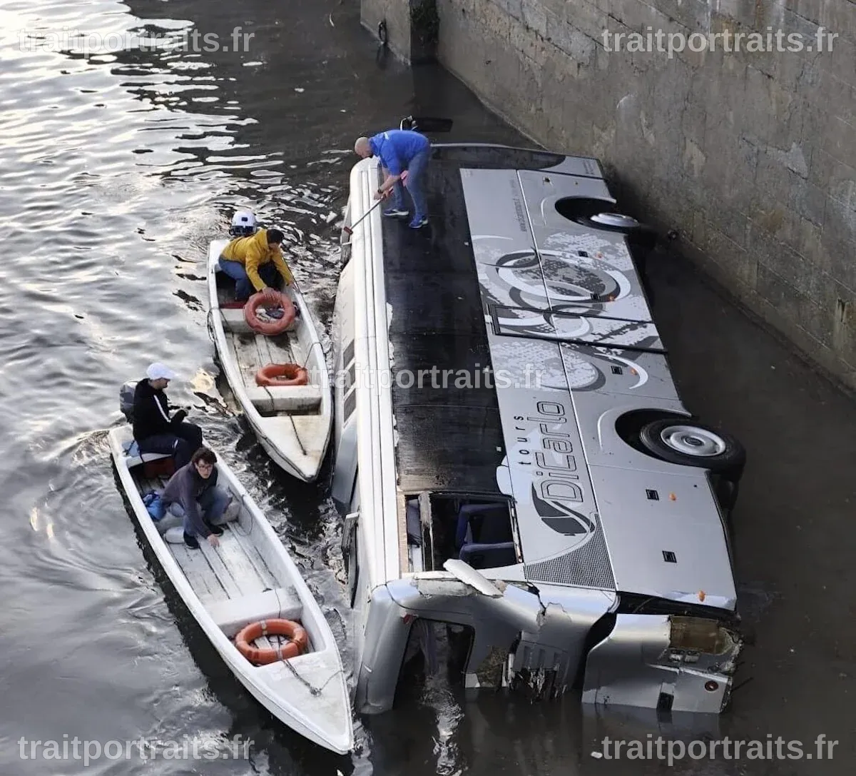 Accident tragique : un bus tombe d'un pont dans l'Essonne et finit dans la Seine