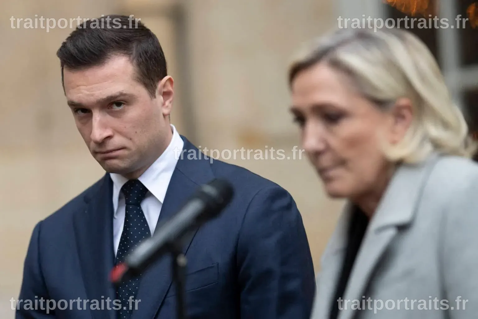 Mâcon : Bardella et Marine Le Pen rencontrent la foule avant de dévoiler leur programme pour la présidentielle