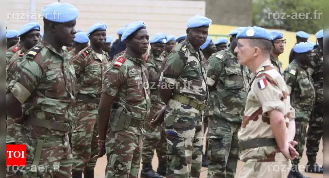 Des rebelles annoncent la capture d'un camp militaire stratégique dans le nord du Mali suite au retrait de l'armée