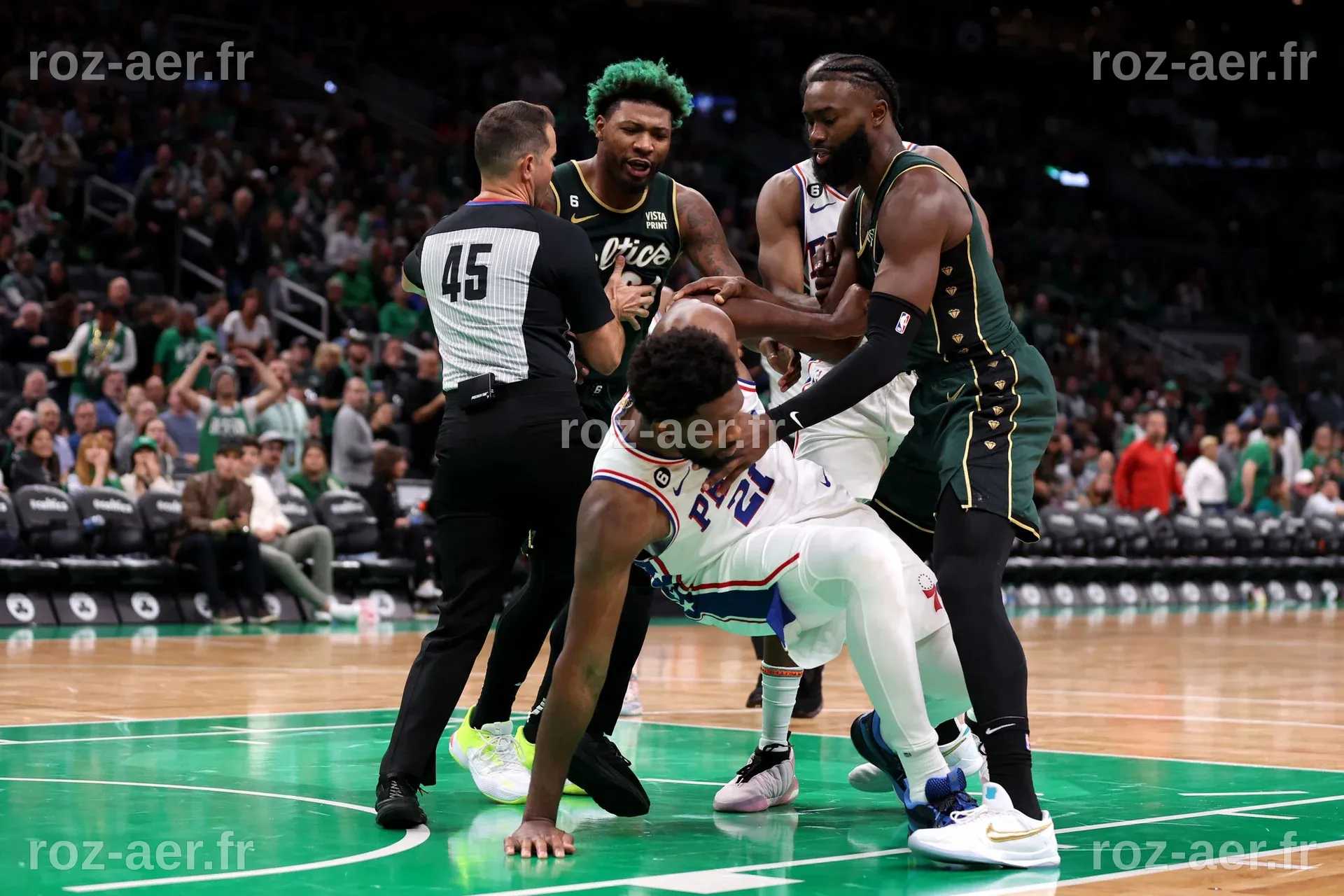Jaylen Brown accuse Joel Embiid de simuler et critique les arbitres après la défaite des Celtics en match 7 contre les Sixers