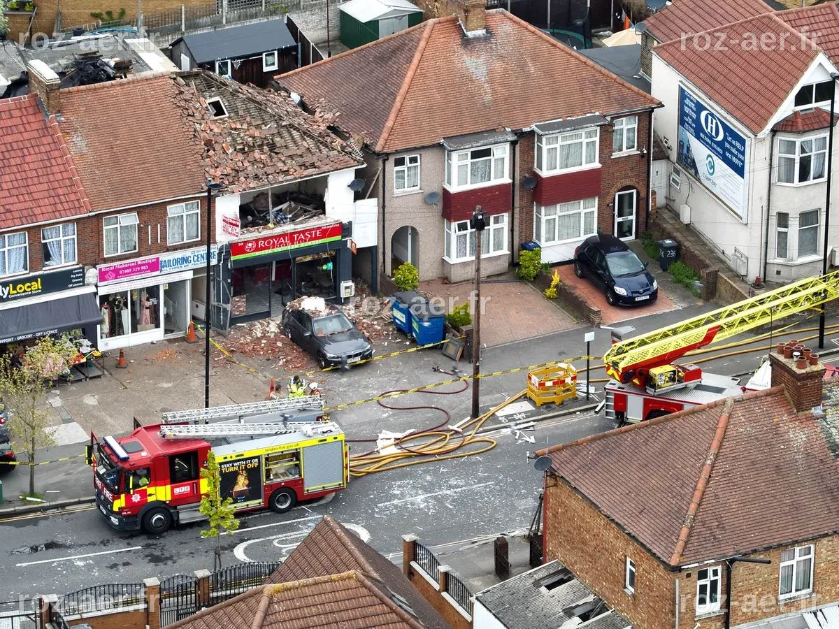 Deux morts et trois blessés dans une explosion à Bristol, selon la police