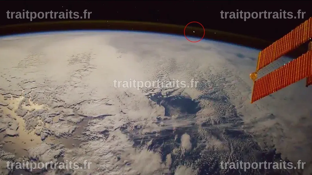Un spectacle lumineux époustouflant ! Un astronaute de la NASA aperçoit une boule de feu depuis la Station spatiale internationale (photos)