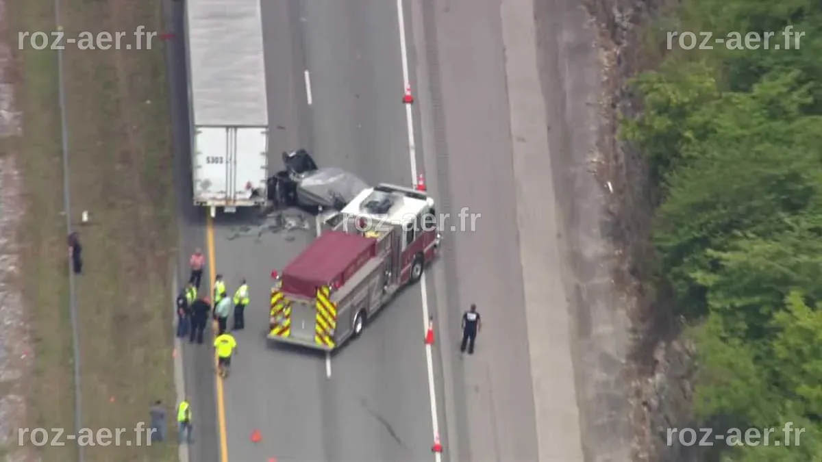 Police: At least 1 dead after crash on I-64 in Harrison County, Indiana