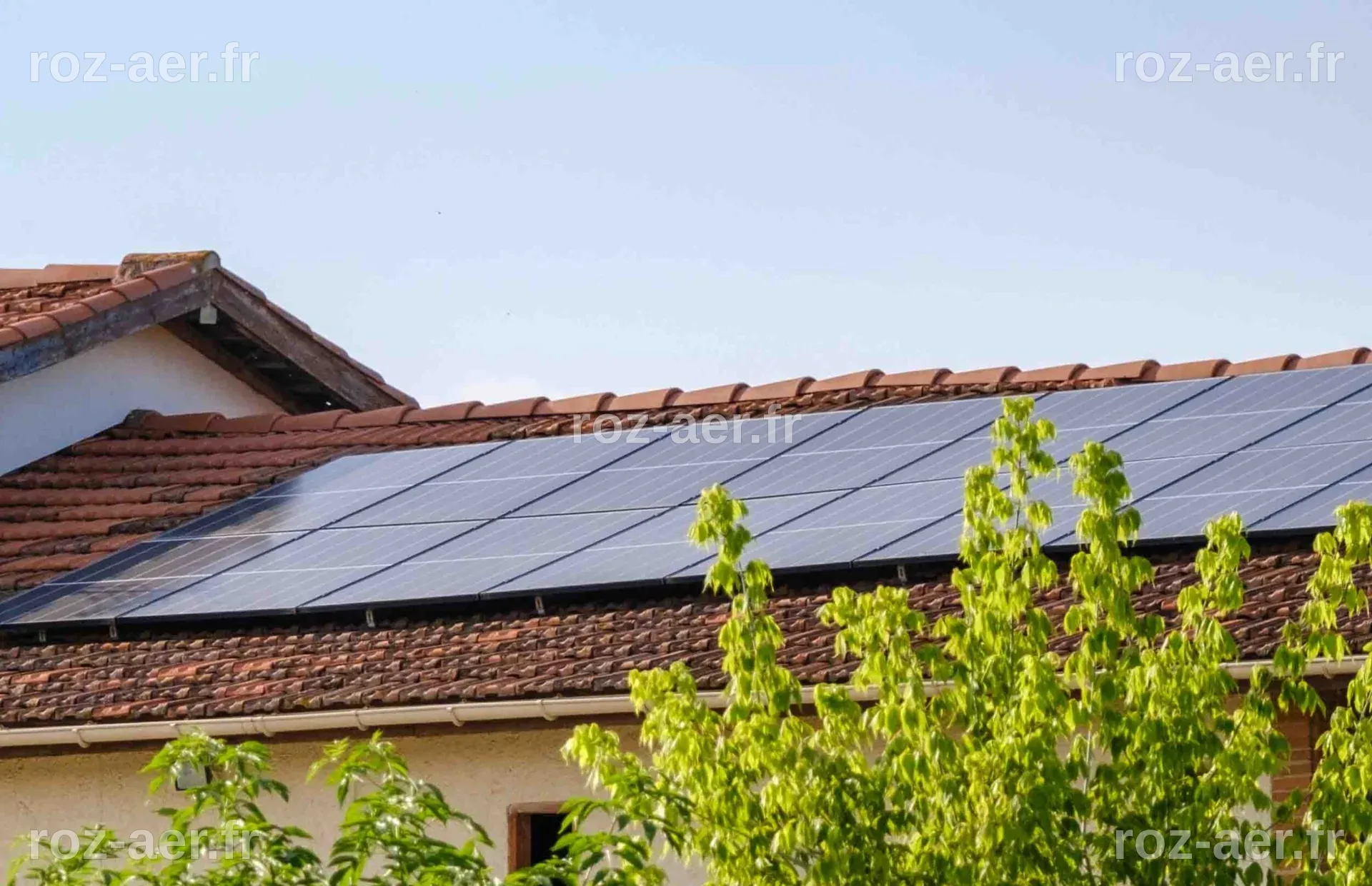 Comment fixer un panneau solaire sur un toit