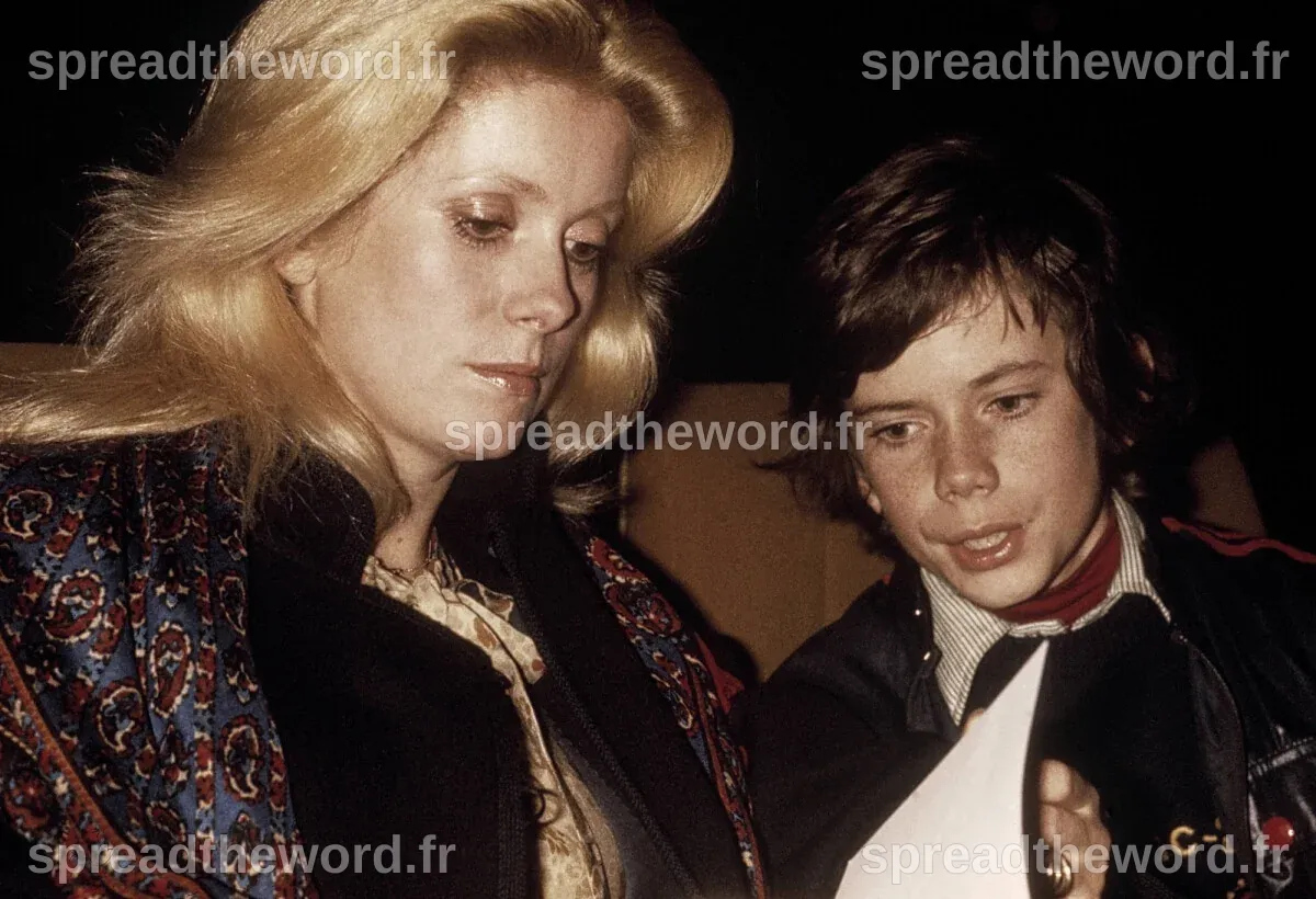 Photo : Catherine Deneuve avec son fils, Christian Vadim, 13 ans, lors ...