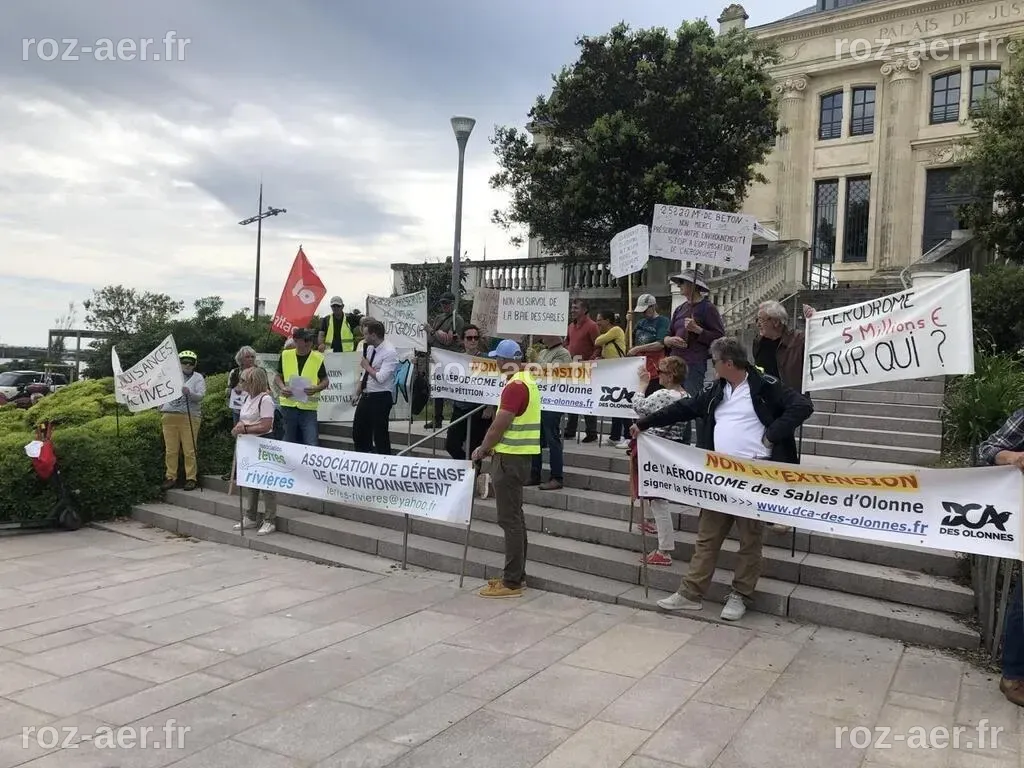 Réaménagement de la place André-Ferré à Tinténiac : l'opposition s'oppose au projet pour préserver les commerces