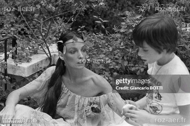 Marie Laforêt et son Fils : Une Vie d'Art et d'Amour