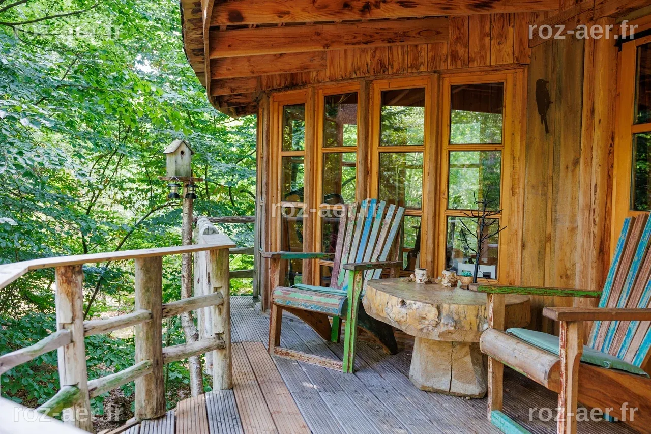 Vianney : la cabane qu'il construit avec son fils