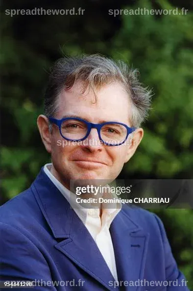 L'animateur Mac Lesggy le 2 septembre 1999 à Paris, France. News Photo ...