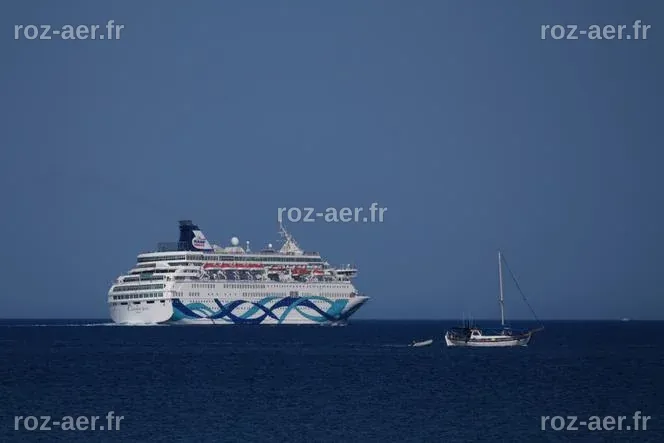 Cannes limite les paquebots géants dans sa baie à un seul navire de ...