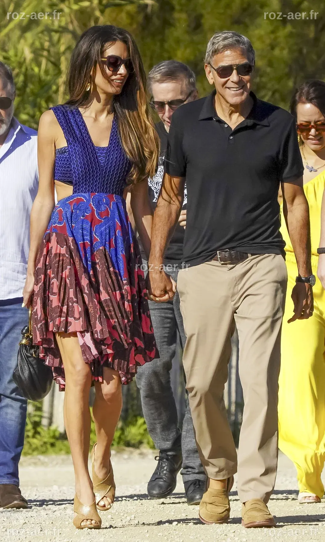 Amal Clooney enflamme Saint-Tropez avec sa mini-jupe pour le 65e anniversaire de George Clooney