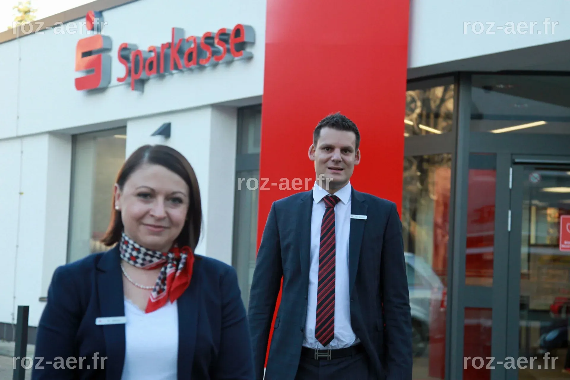 Mitarbeiter greifen ein: Enkeltrick in Bochumer Sparkasse verhindert ...