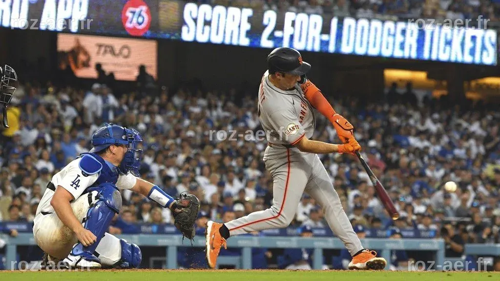 Giants beat Dodgers 6-2 in series opener